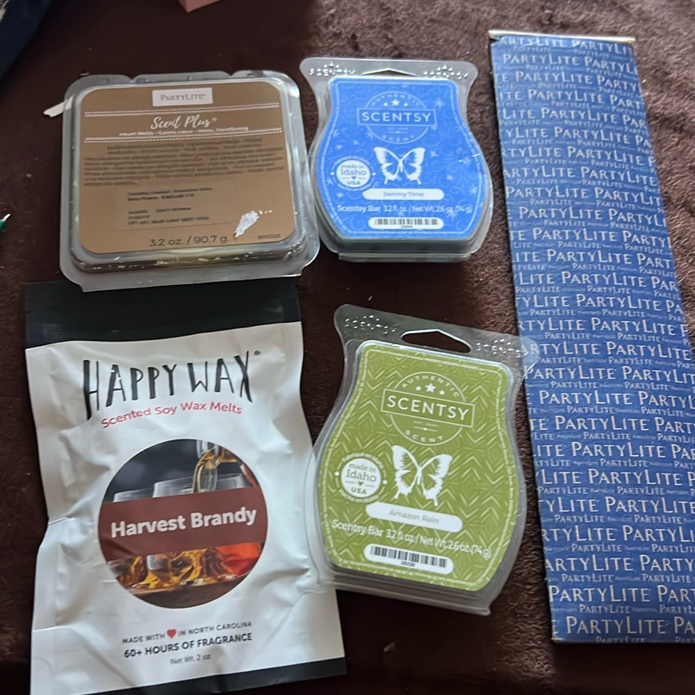 Huge lot partylite, scentsy and more
